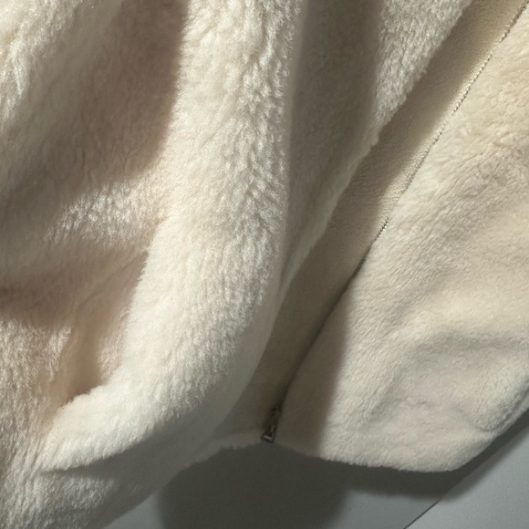 Women’s Wool Vest - Picture 3 of 4